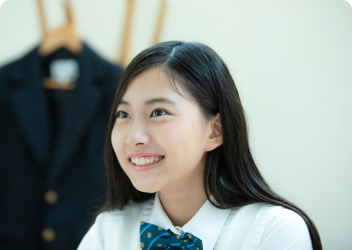 中学生が勉強しているイメージ画像