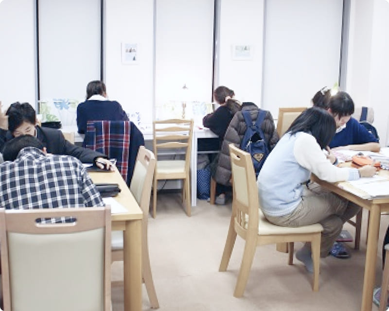 塾での学習風景画像１