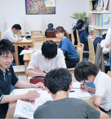 塾学習風景画像